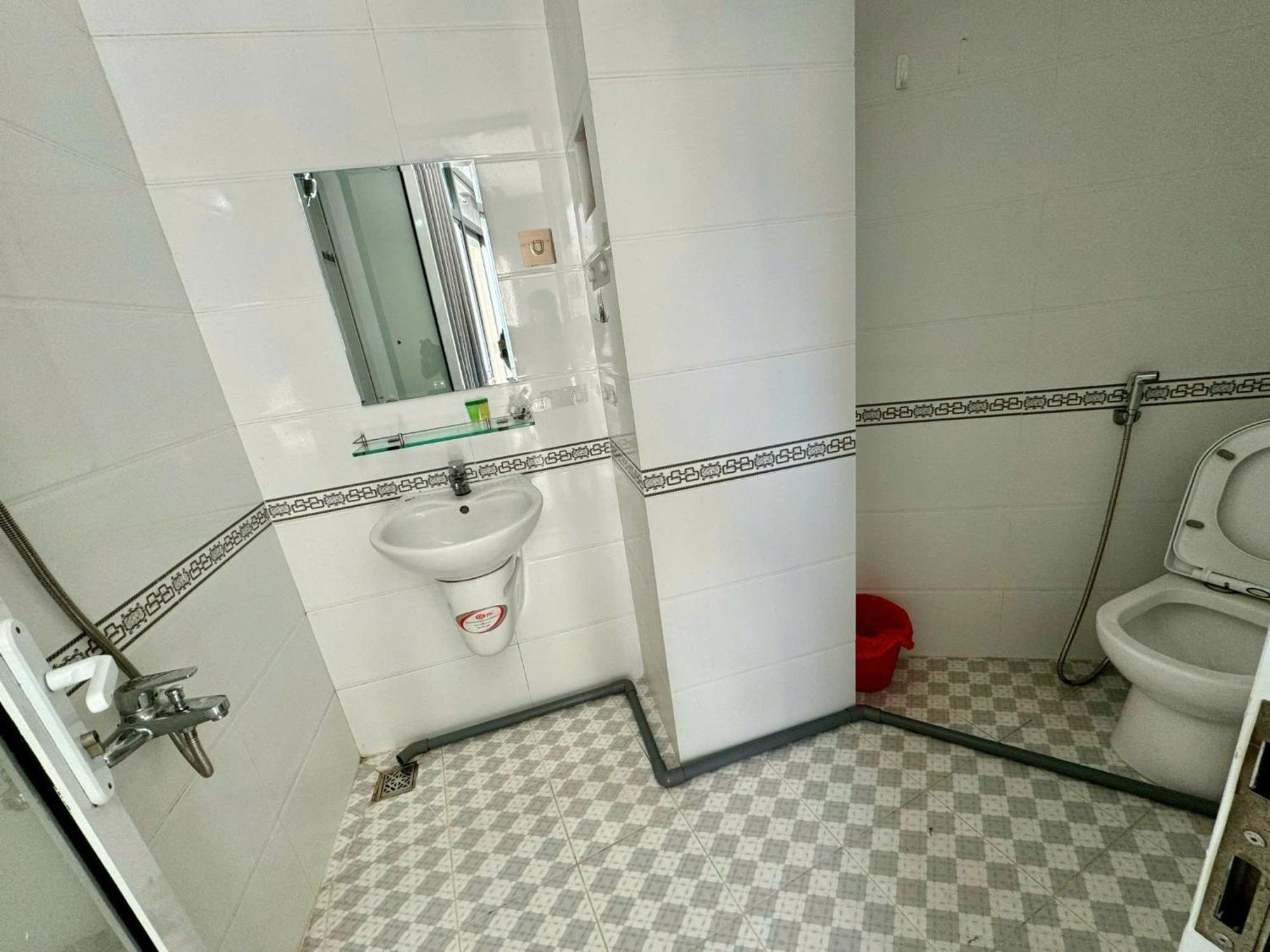 Khách sạn hẻo lánh Dlux Bui Them *