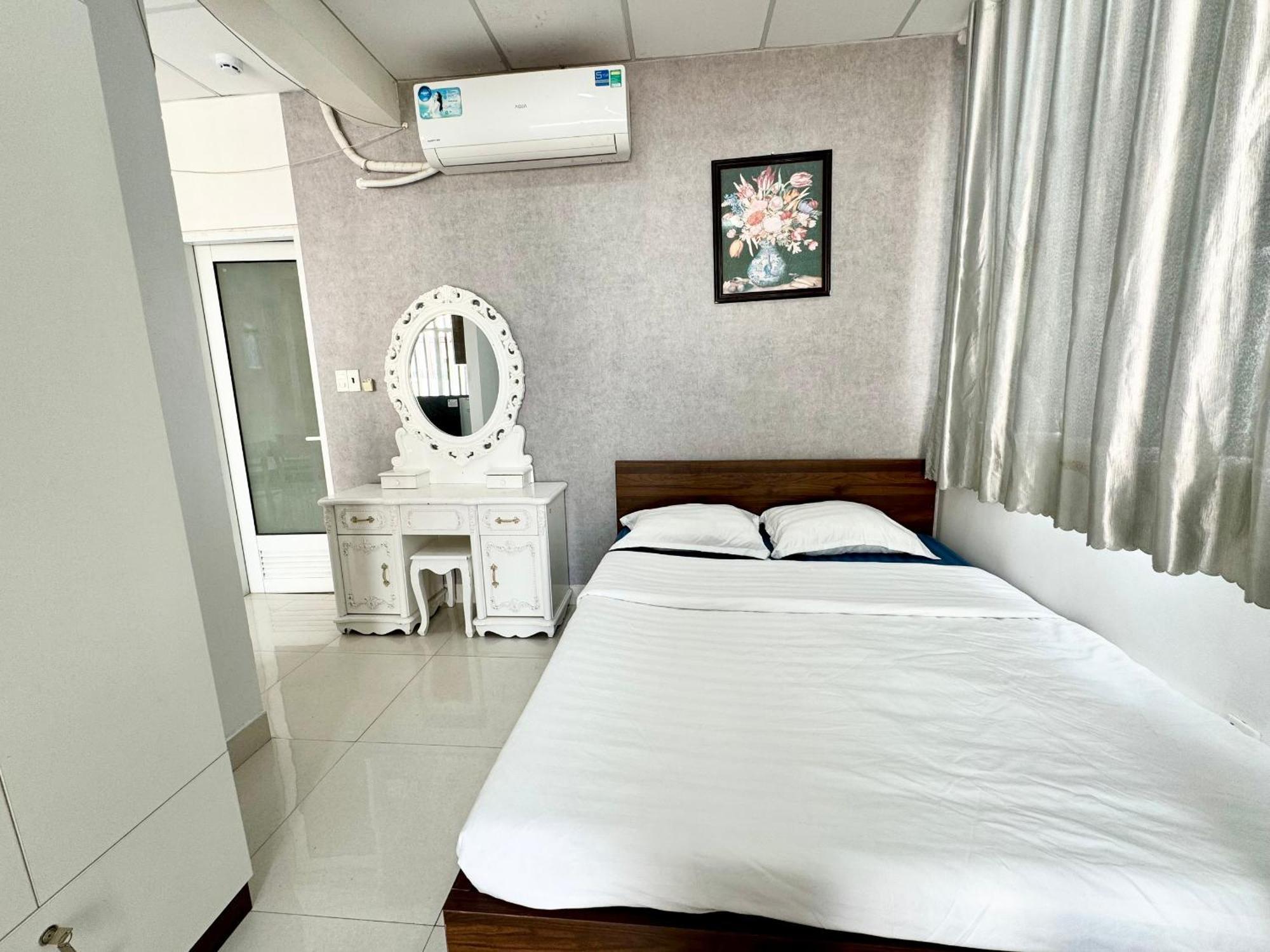 Khách sạn hẻo lánh Dlux Bui Them TP. Hồ Chí Minh