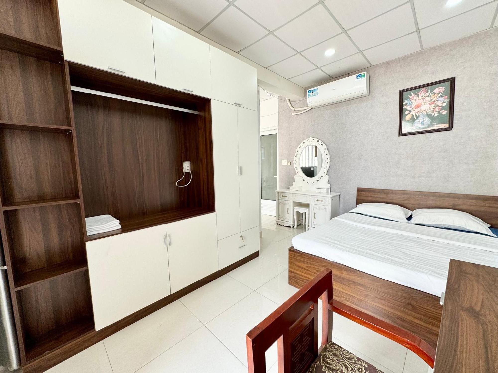 Khách sạn hẻo lánh Dlux Bui Them TP. Hồ Chí Minh